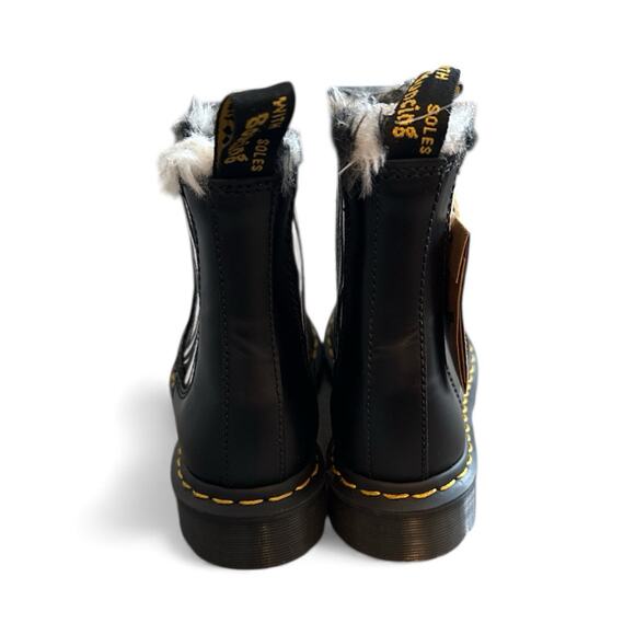 New Dr. Martens Women's 2976 Leonore Chelsea Boot Black Atlas size 6 NWT - Picture 2 of 5